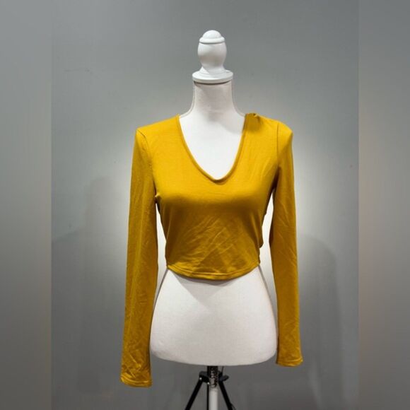 CLEARANCE! Gold Boutique Hooded Crop Top Size L NWT - Picture 1 of 6